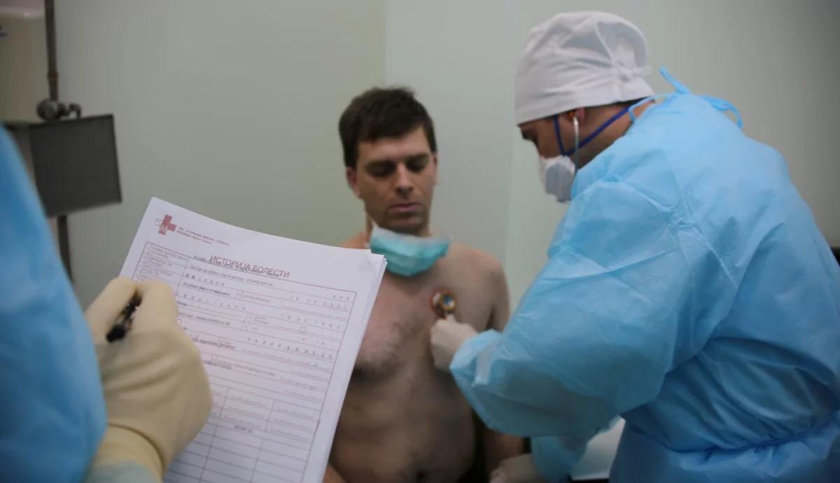"Braki w sprzęcie i personelu w walce z koronawirusem". Niepokojące informacje z Rosji