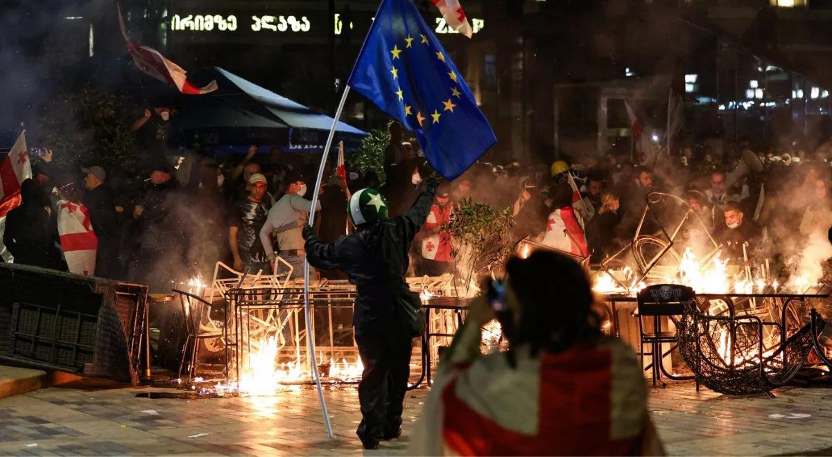 Wybory i chaos w Gruzji. Demonstranci szturmowali pałac