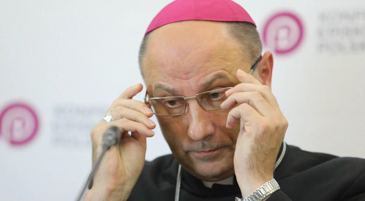 "Żeby emocje nie przeszły w falę, za którą nie będzie już zatrzymania". Prymas Polski apeluje o dialog