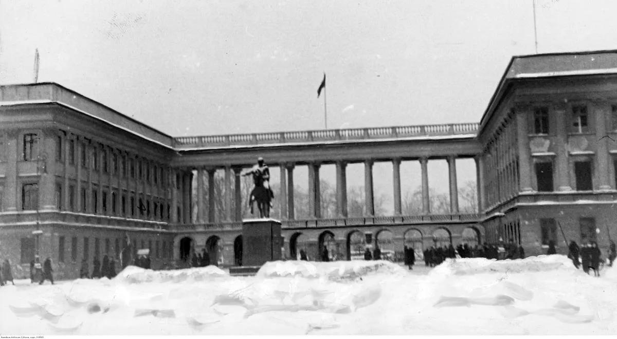 Odbudowa Pałacu Saskiego. Historyk: w czasie wojny Niemcy realizowali plan wykorzenienia Polaków