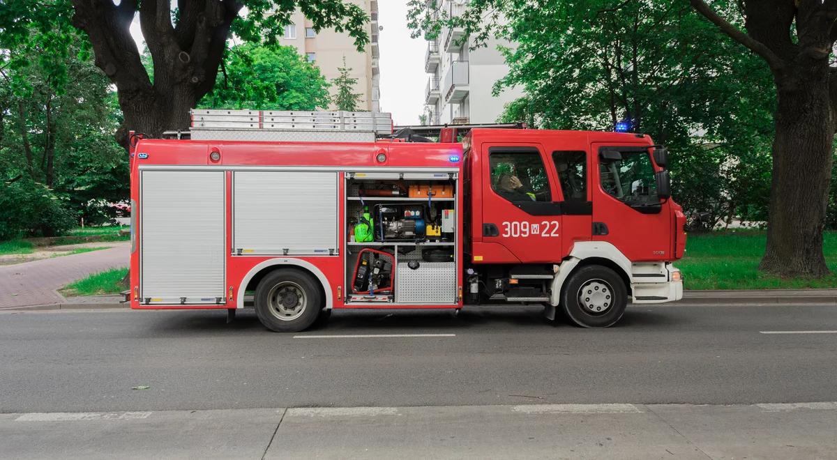 Mazowieckie: pożar budynku w pobliżu drogi krajowej. Trasa jest zablokowana