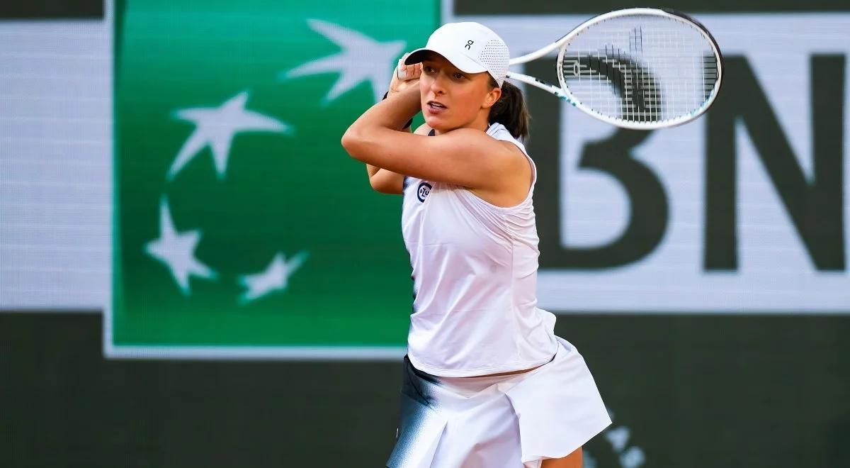 Roland Garros: Iga Świątek - Xinyu Wang. Polka w 1/8 finału, rywalka odjeżdża na "rowerku"