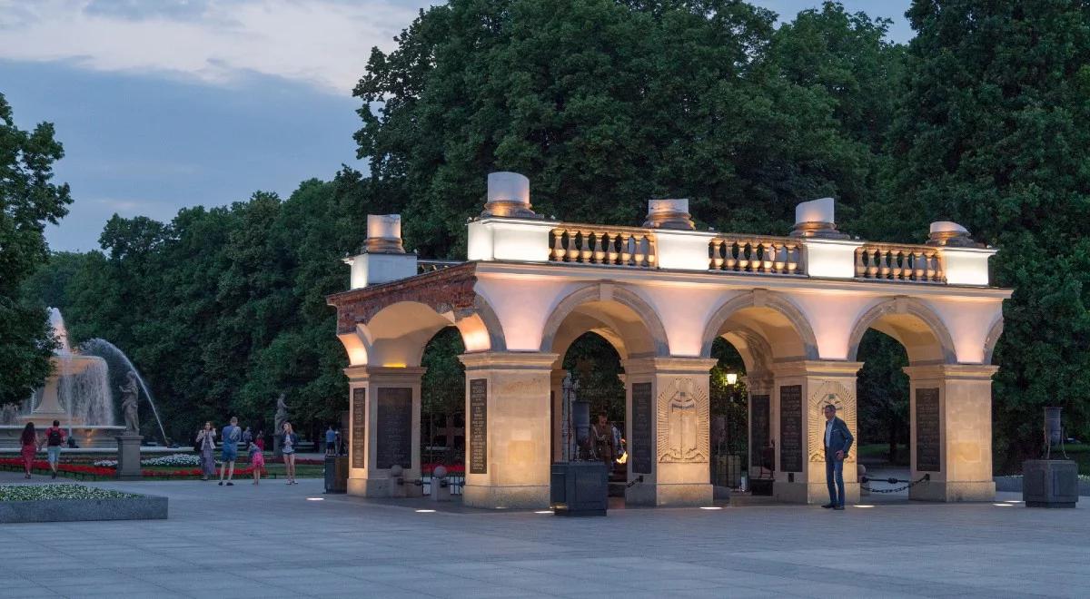 Odbudowa Pałacu Saskiego. Ruszają prace na placu Piłsudskiego. "Będziemy wygradzać teren"