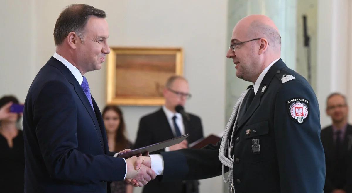 Prezydent wręczył akt mianowania na stopień nadinspektora Służby Celno-Skarbowej Piotrowi Walczakowi
