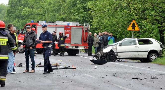 Wypadek pod Zduńską Wolą. Zginęły dwie osoby