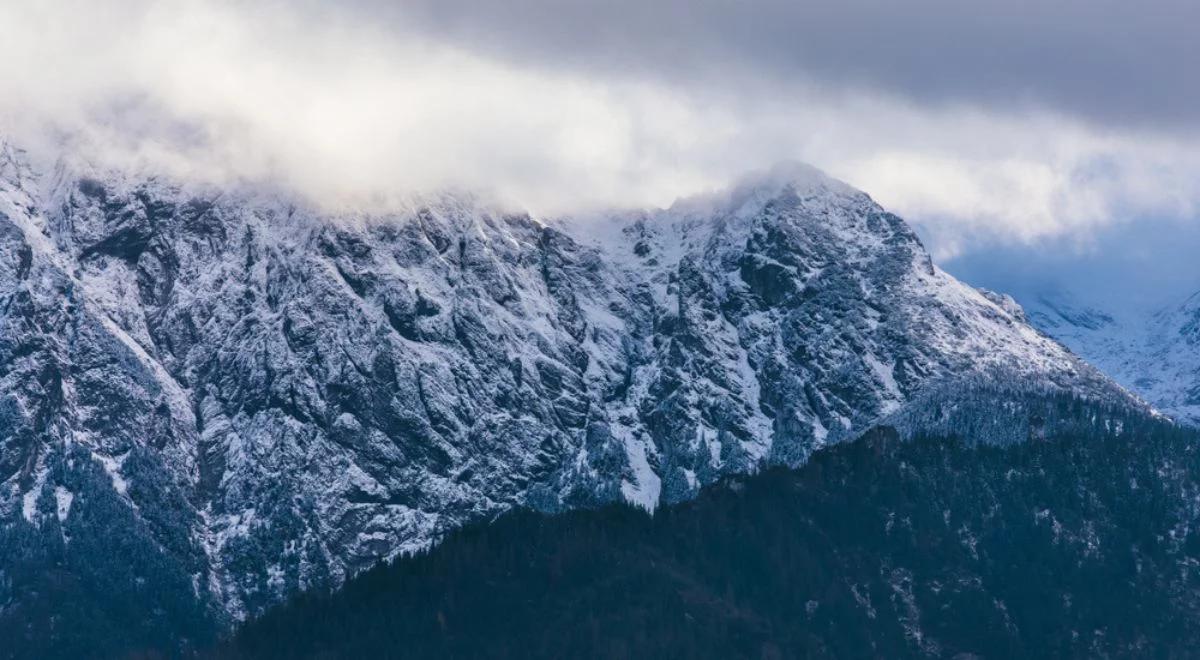 Bardzo trudne warunki w górach. IMGW ostrzega, niewykluczone lawiny