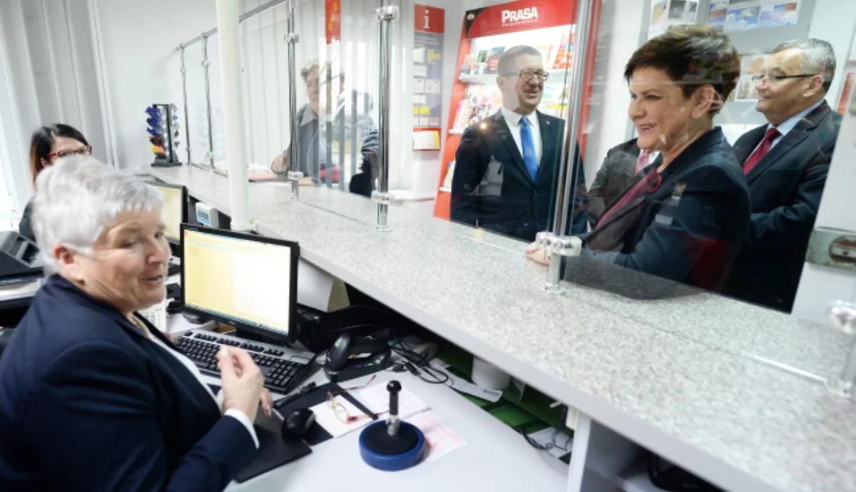 Premier: rząd rozpoczął przywracanie urzędów pocztowych w małych miejscowościach