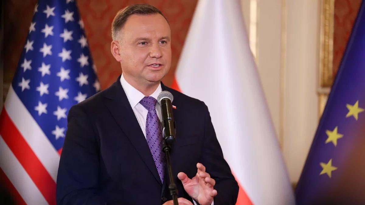 "Nie zgodziliśmy się na przywożenie do Polski ludzi siłą". Andrzej Duda w wywiadzie dla Fox News