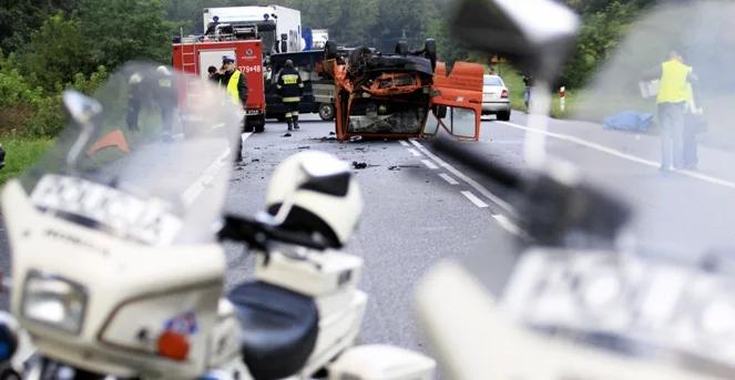 Lubuskie: zderzenie opla z busem. 2 osoby nie żyją