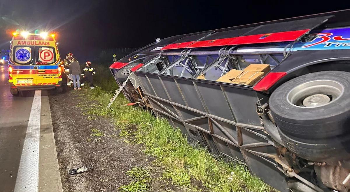 Autobus z amerykańskimi żołnierzami wpadł do rowu. Groźny wypadek