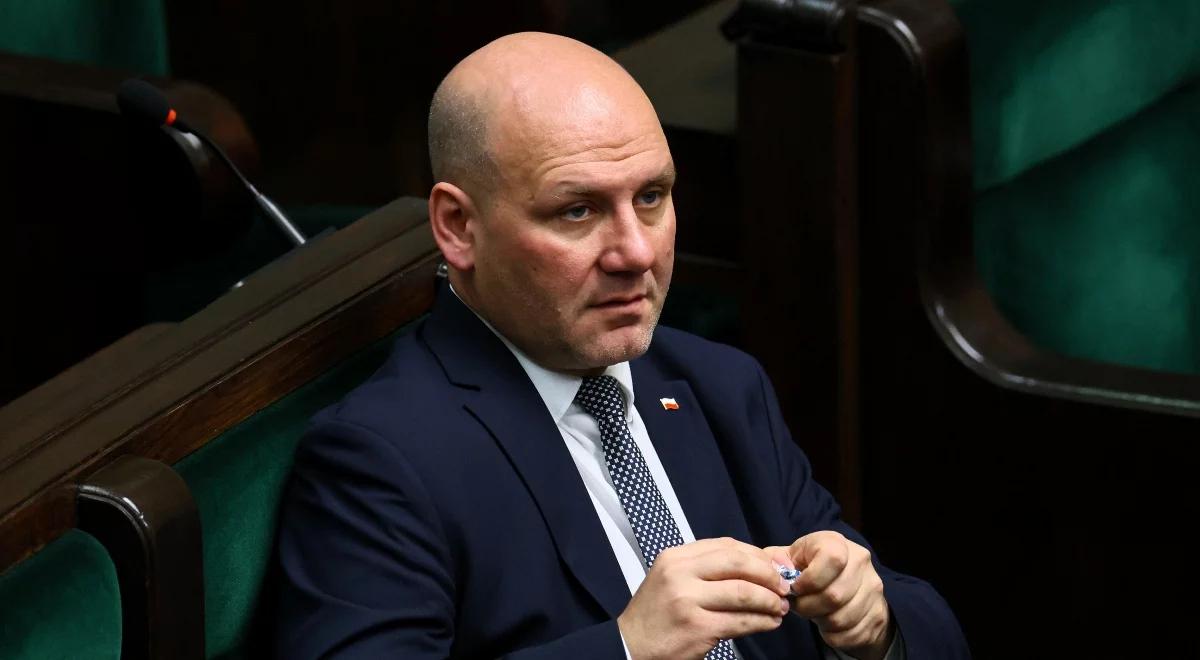 Był jedynym kandydatem, namaścił go Kaczyński i przegrał. Bunt w PiS