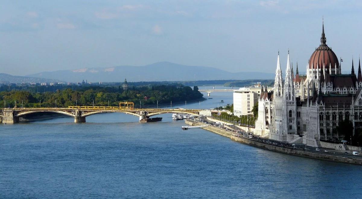 Węgry: dziennikarze z zakazem wstępu do parlamentu. Kara za zadawanie pytań