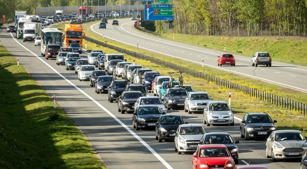 Ostatni dzień majówki. Korki i utrudnienia na drogach w kraju