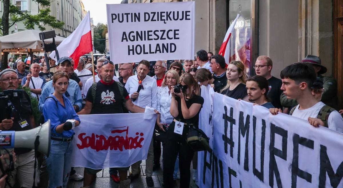 "Antypolski paszkwil". Protest w Krakowie na przedpremierze "Zielonej granicy"