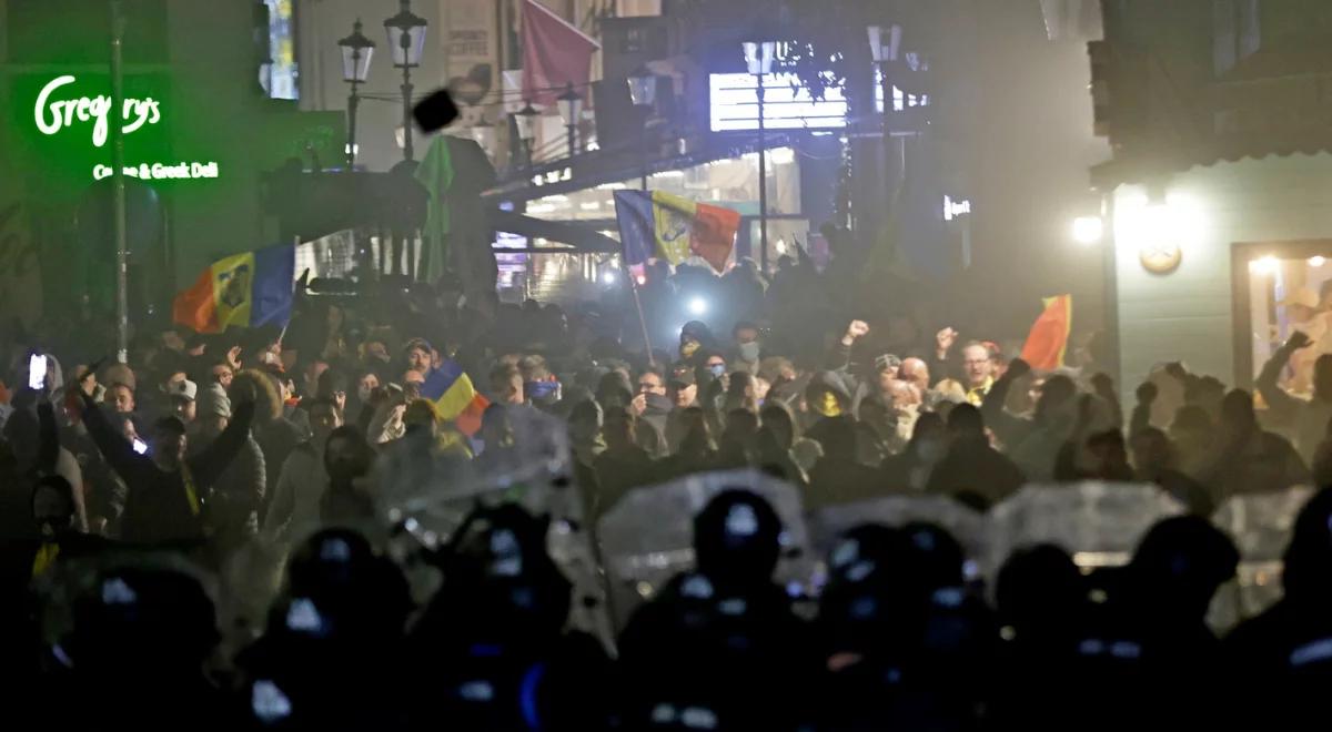 Ostre starcia z policją w Rumunii. W ruch poszły petardy, kamienie i butelki