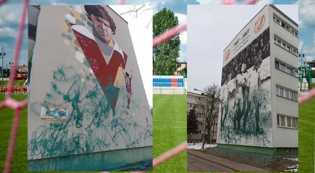 Mural Włodzimierza Smolarka zniszczony. Bulwersujący akt wandalizmu pod stadionem Widzewa Łódź 