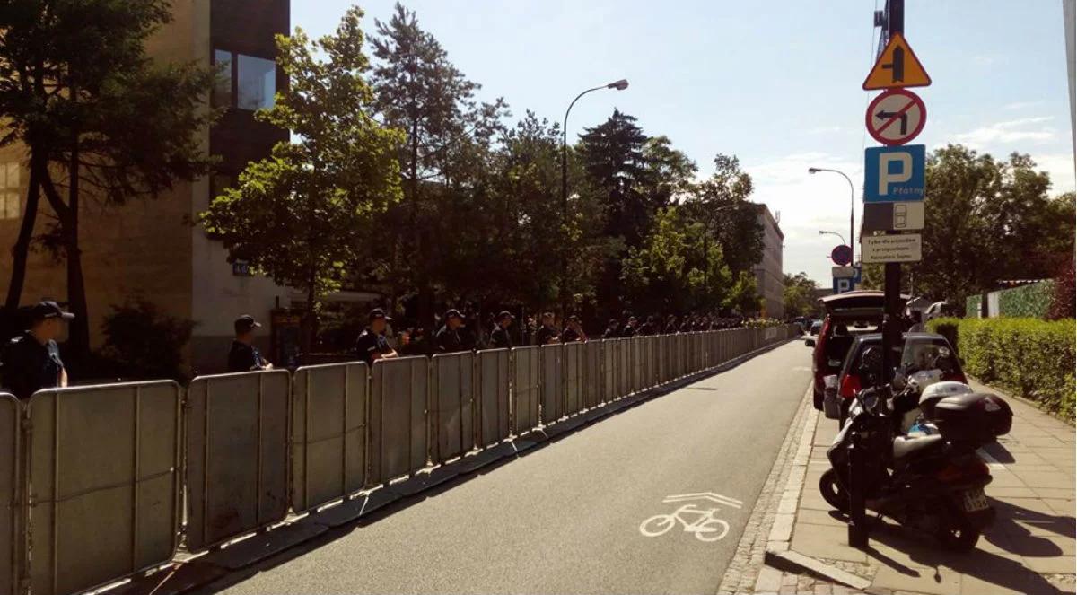 Protest przed Sejmem. Zwolennicy opozycji chcą zablokować reformę PiS