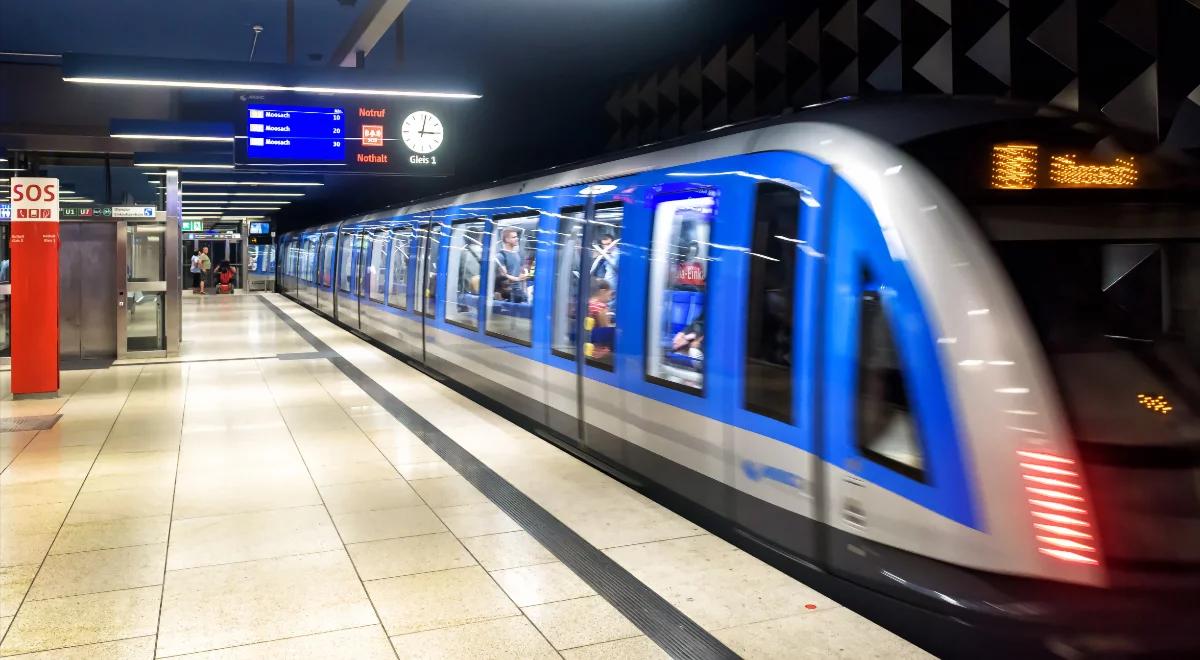 Niemieckie media: dlaczego nikt nie zauważył gwałtu na młodym Polaku na stacji metra?