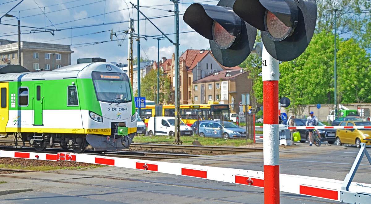 PKP PLK apelują, by uważać na przejazdach kolejowych. Rusza akcja "Bezpieczny Przejazd" 