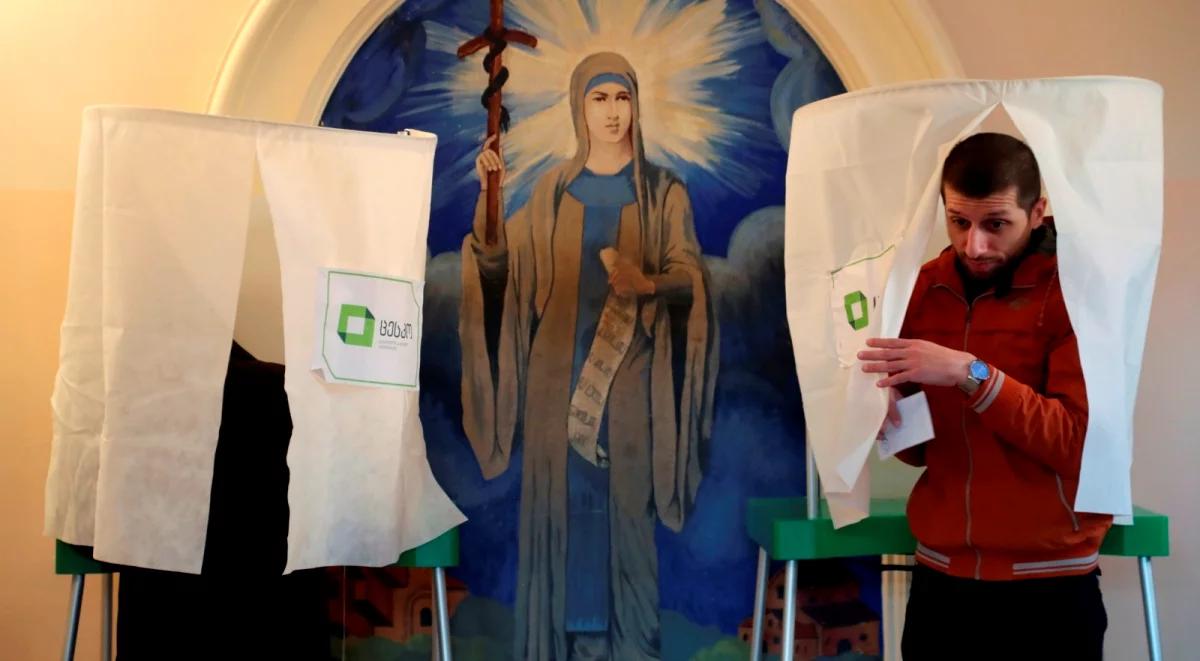 Gruzja: ruszyła druga tura ostatnich bezpośrednich wyborów prezydenckich