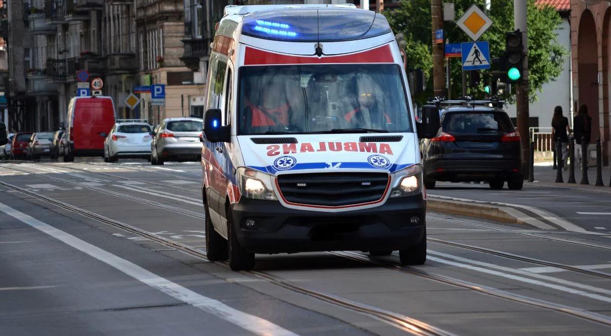 Trzy doby czekała na pomoc w domu. Sama nie potrafiła wstać