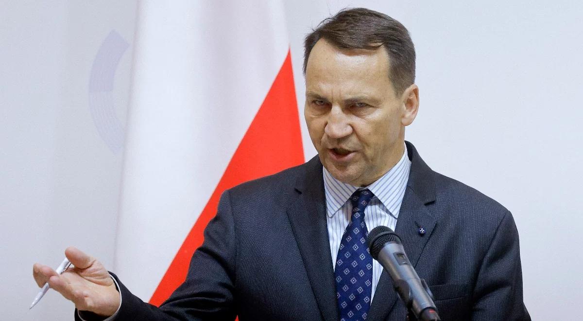 Sikorski wzywa do zaprzestania wypłacania zasiłków Ukraińcom w wieku poborowym