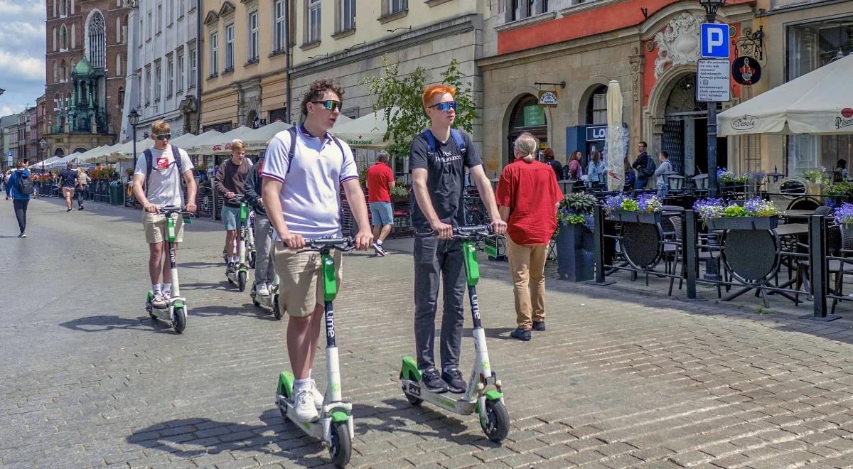 Wypadki na hulajnogach elektrycznych. Policja zwraca uwagę na niepokojący trend