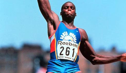 Król bieżni - Carl Lewis kończy 49 lat