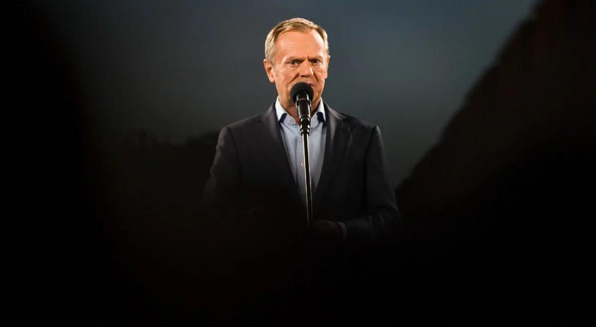 Tusk prowadzi elity na barykady - felieton Miłosza Manasterskiego