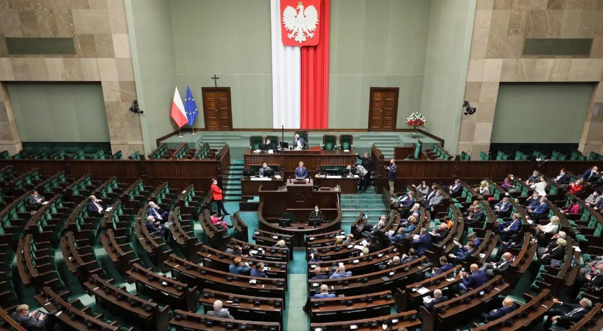 Politolog: im bardziej na prawo od Lewicy, tym zaufanie do szczepień jest mniejsze