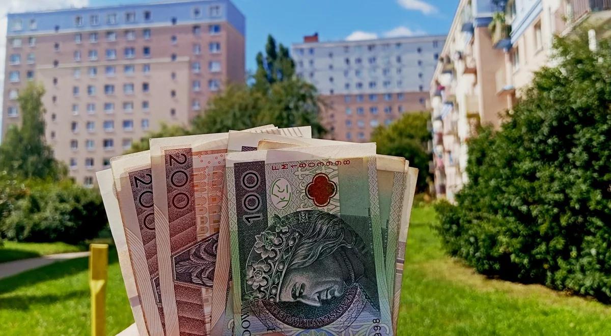 Deweloperzy obniżają ceny, mieszkania drożeją. Paradoks na rynku nieruchomości?