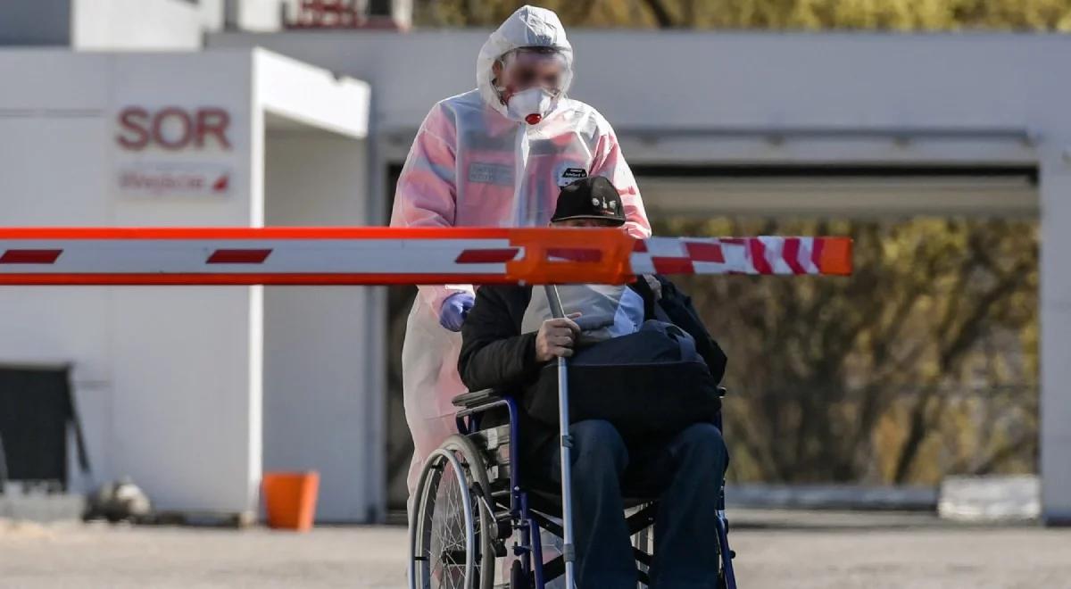"Życie seniorów szczególnie zagrożone". Apel lekarzy w sprawie koronawirusa