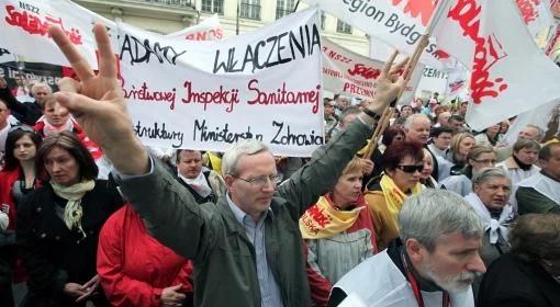 Pikieta pracowników służby zdrowia. "Cudów nie ma - wszystko ściema"
