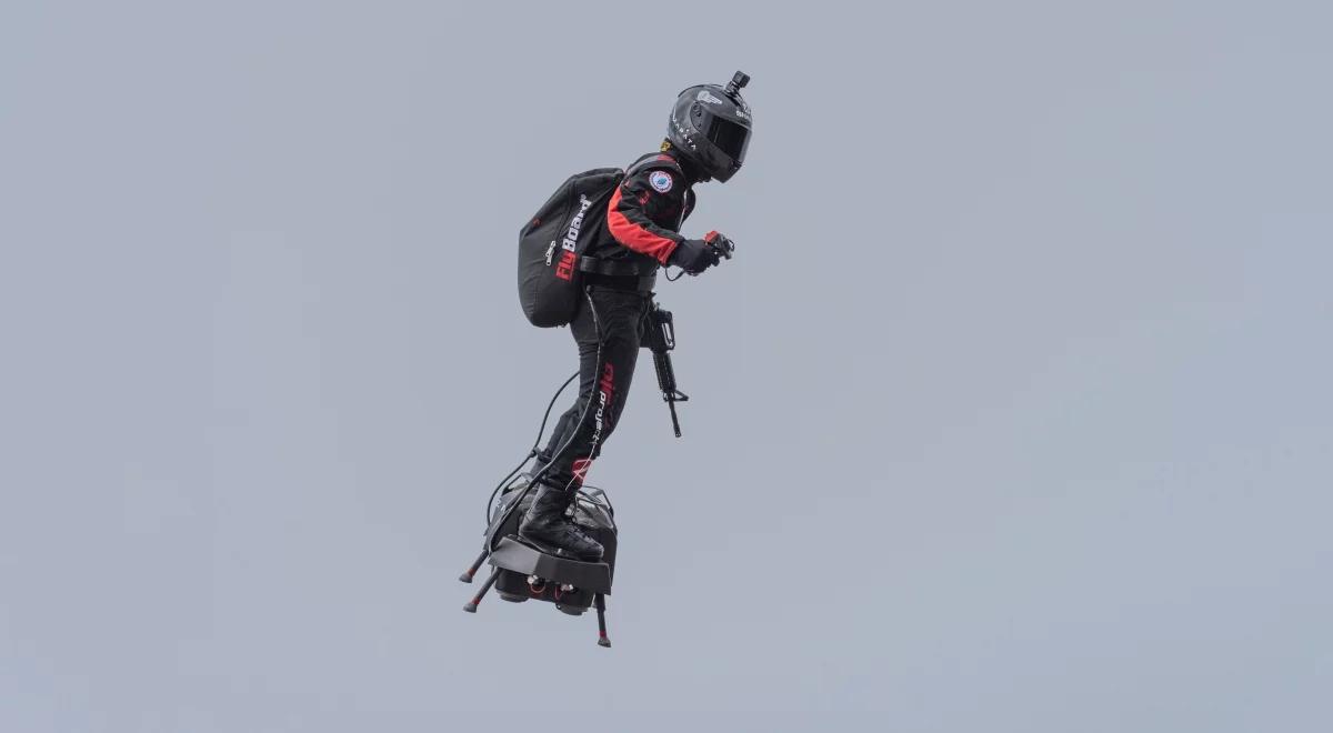 Franky Zapata - kim jest latający człowiek z Francji i co to jest flyboard?