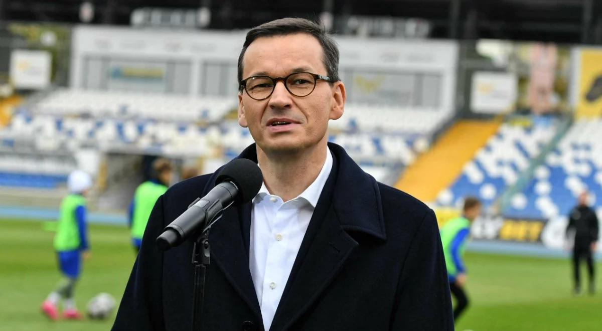 Premier: program zadaszania boisk jest symbolicznym rozciągnięciem dachu nad polską piłką