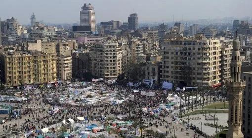 Blokada parlamentu w Kairze; krwawe starcia na zachodzie
