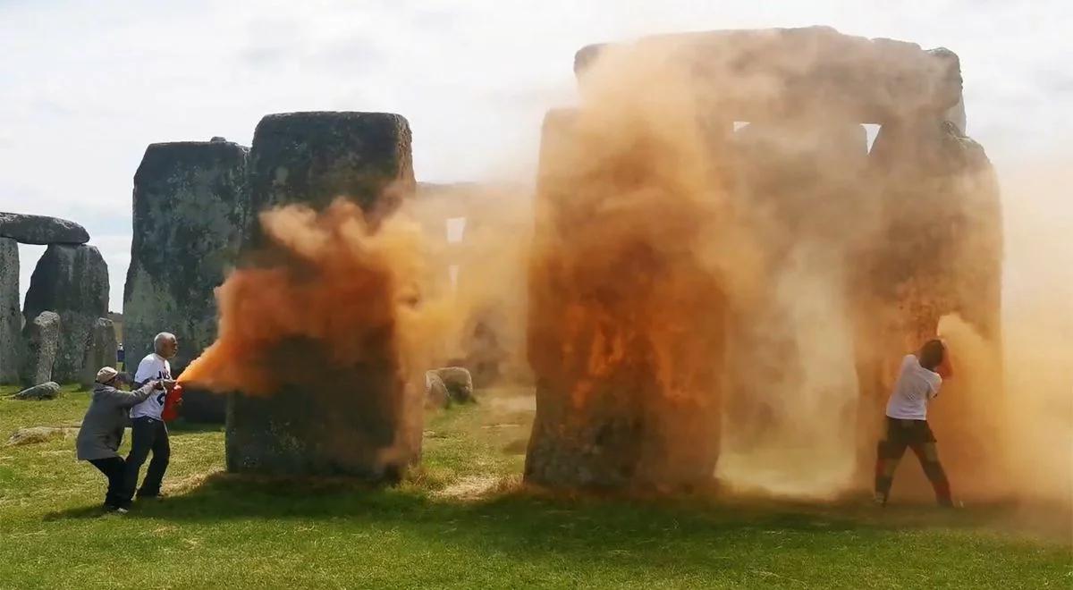 Aktywiści Just Stop Oil zaatakowali Stonehenge. Mamy nagranie