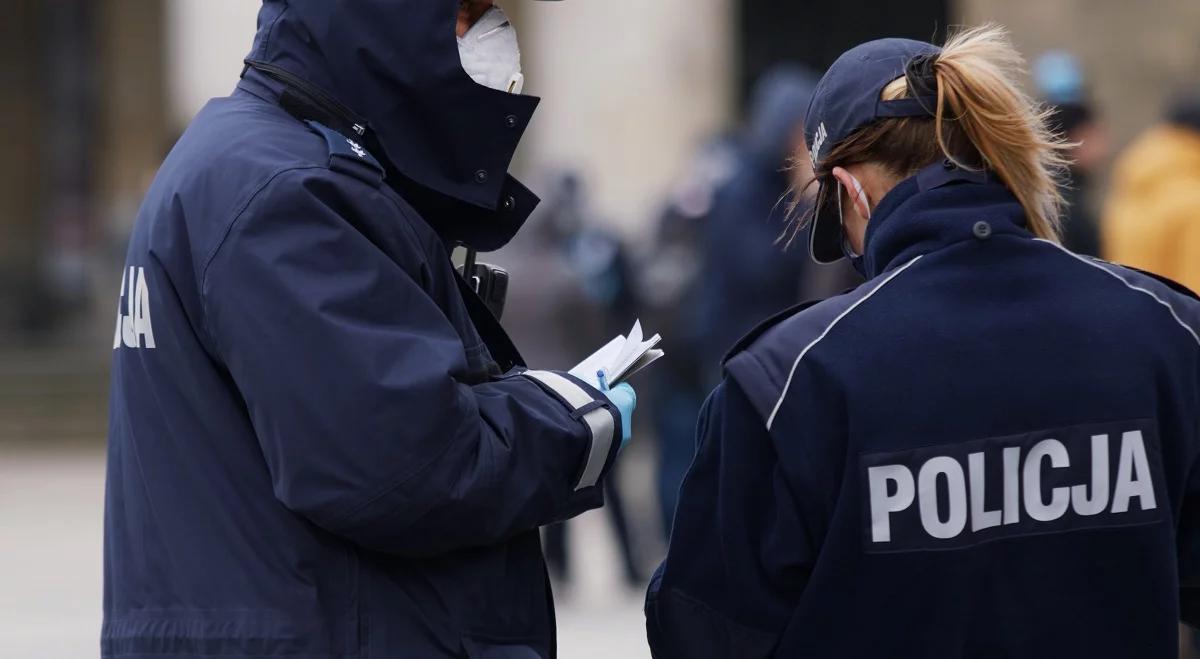 Policja zapowiada wzmożone kontrole. "Będziemy stanowczo egzekwować wprowadzone obostrzenia"