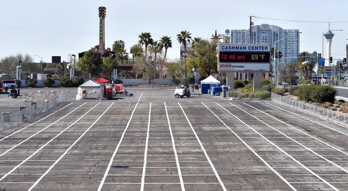 Koronawirus w USA. W Las Vegas bezdomni muszą spać na betonowym parkingu