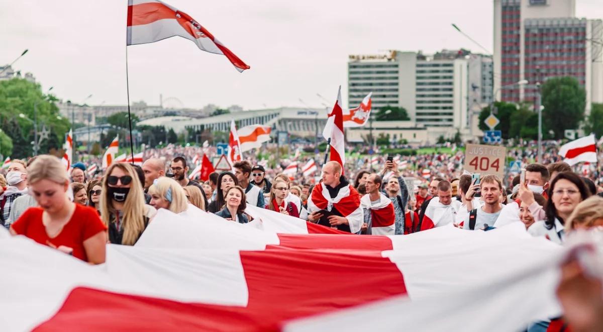 Białoruscy dziennikarze bohaterami książki ich kolegów z Polski. Milinkiewicz: każdy gest solidarności niesie nadzieję