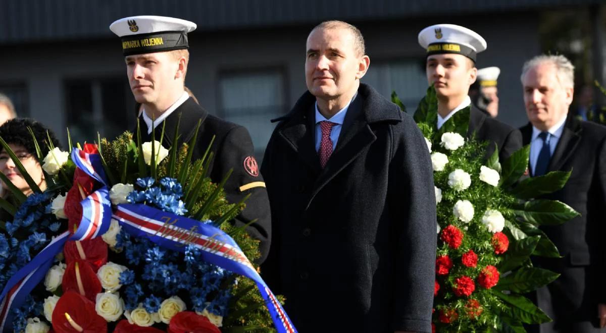 Gdańsk: prezydent Islandii złożył kwiaty pod Pomnikiem Poległych Stoczniowców