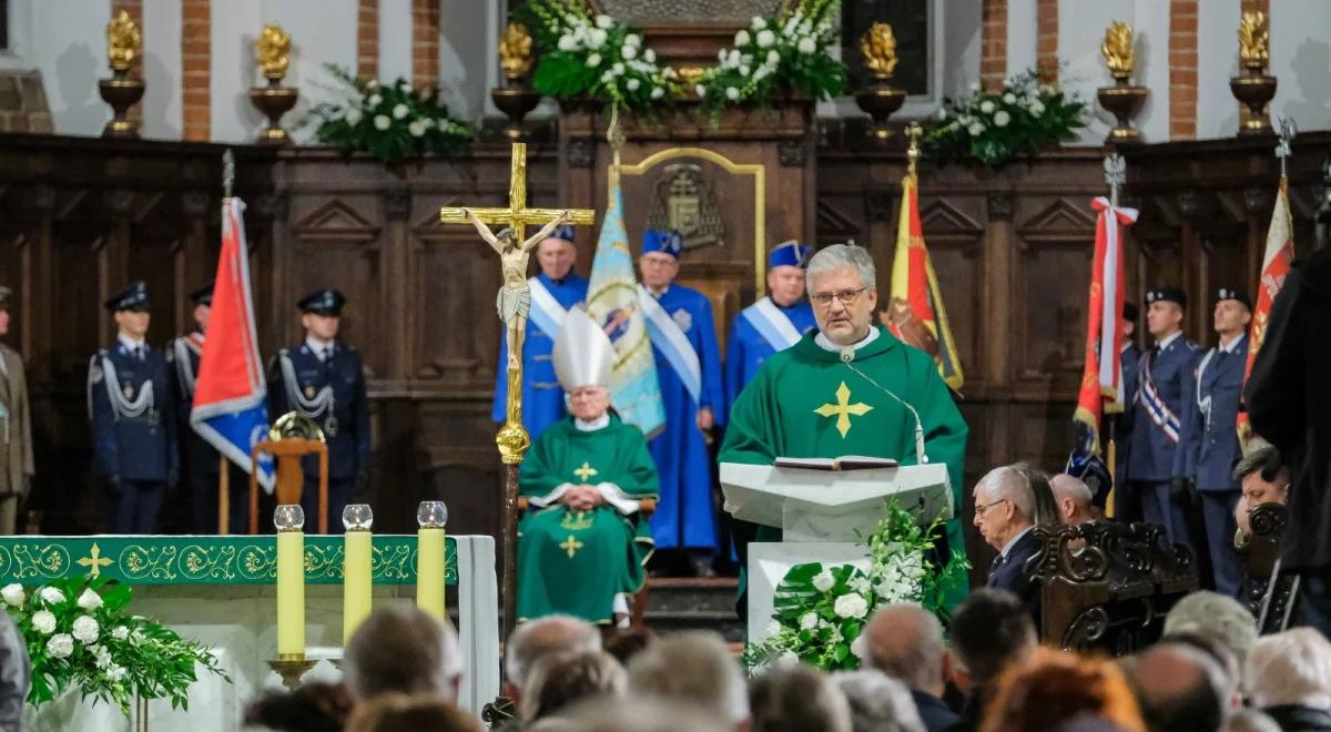 Msza w intencji ofiar katastrofy smoleńskiej. "Chrystus wysoko stawia poprzeczkę wolności"
