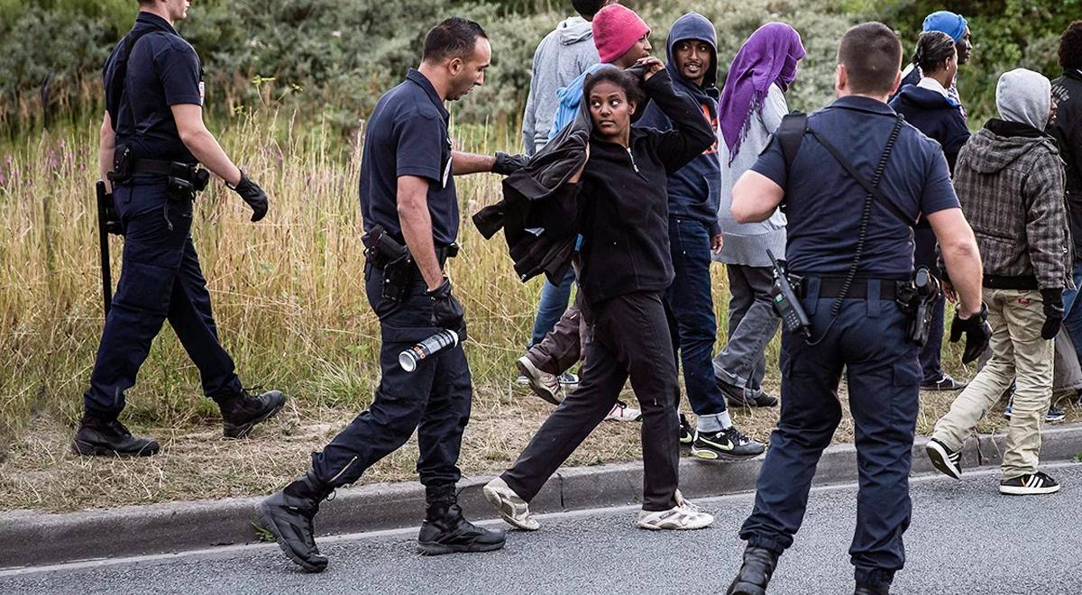 Chaos w Calais trwa: Paryż i Londyn łączą siły. KE zapowiada pomoc
