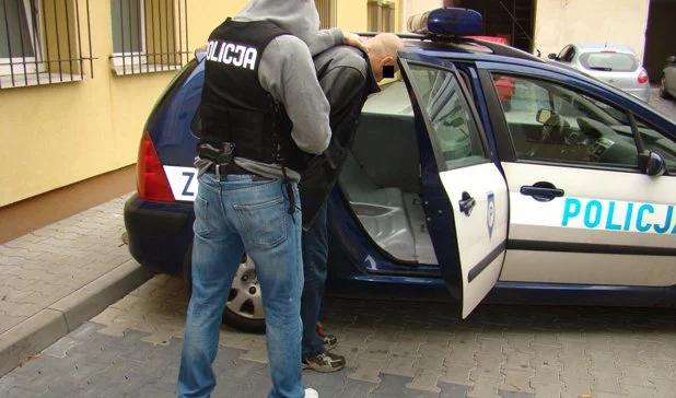 Narkotyki w domu, arsenał w piwnicy. Ewakuacja