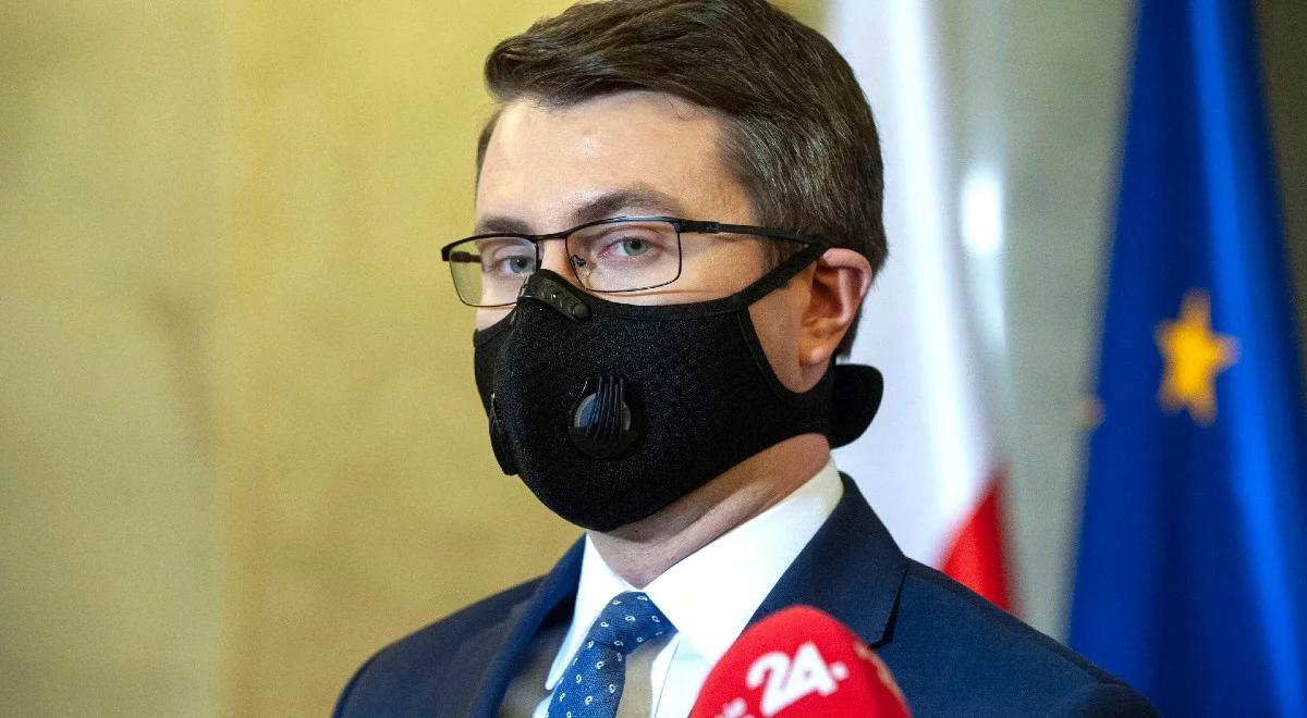 "Wyłączenie z pomocy finansowej". Rzecznik rządu o konsekwencjach samowolnego "otwierania się"