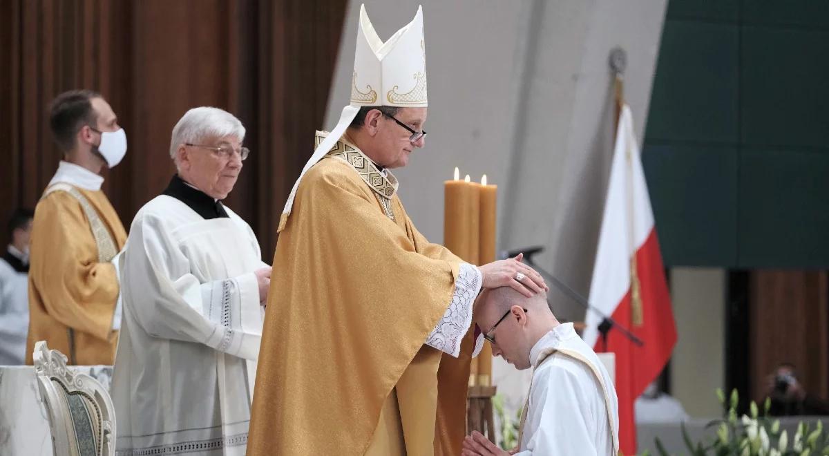 "Pozwólcie, żeby to Jezus był waszą mocą". Bp Rafał Markowski do neoprezbiterów 
