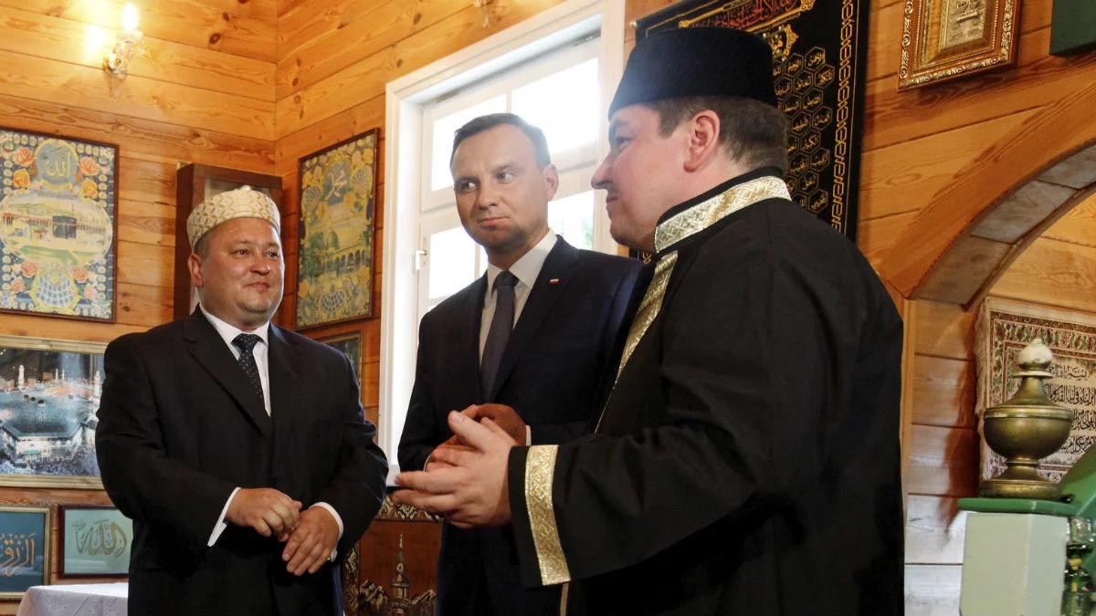 Prezydent Andrzej Duda w tatarskim meczecie. Podlasie stawia za wzór