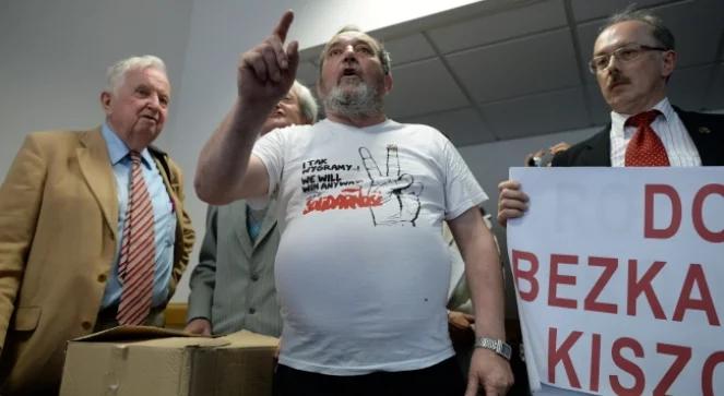 Mężczyzna, który rzucił w sędzię tortem, poszukiwany przez policję