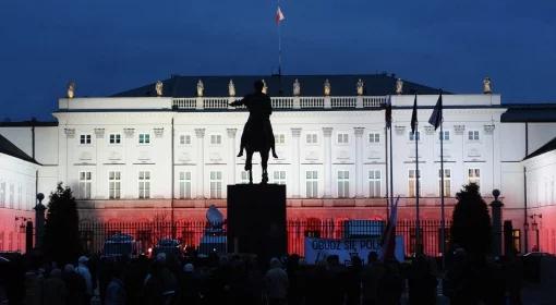 Pałac Prezydencki na biało-czerwono