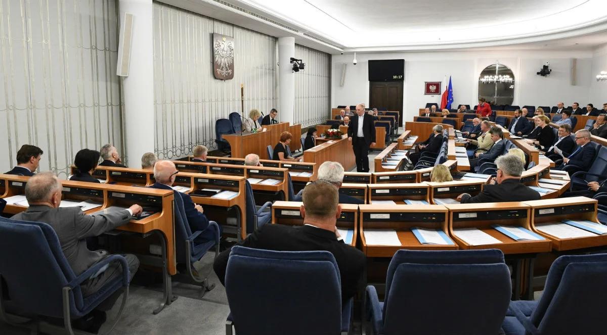 Senat jednogłośnie za podwyższeniem renty socjalnej. Wysokość świadczenia wzrośnie do 1029,80 zł